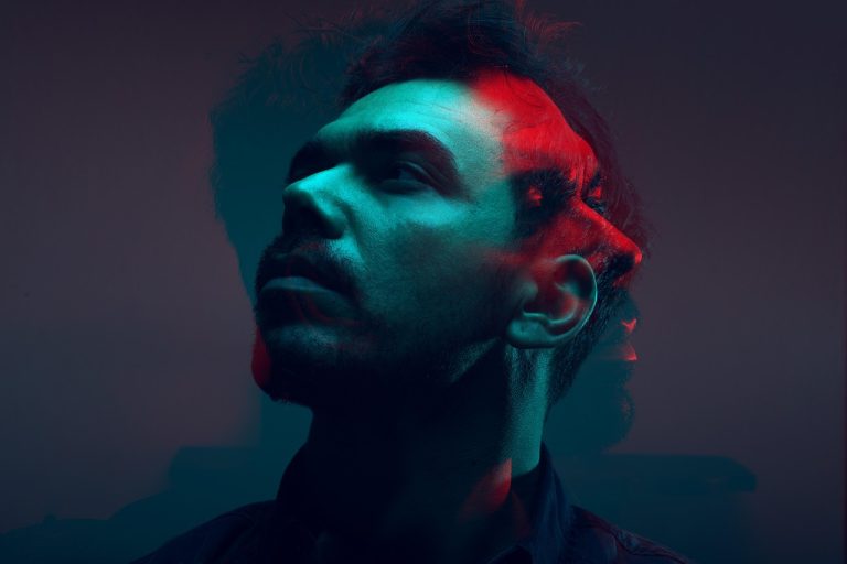 From Scroll to Style: How AI Is Changing the Way We Dress, Post, and Shop Online