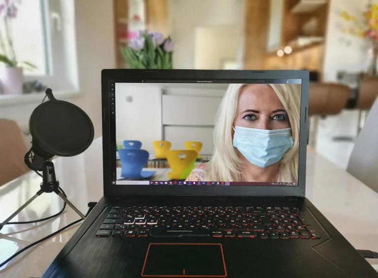 How a Healthcare LMS Reduces Risk and Improves Patient Safety